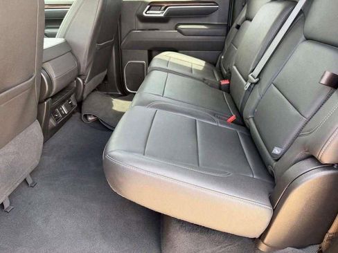 Used 2025 GMC Sierra 1500 SLT AWD/4WD image 7