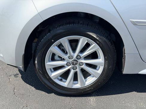 Used 2025 Toyota Corolla SE w/ SE Package FWD image 10