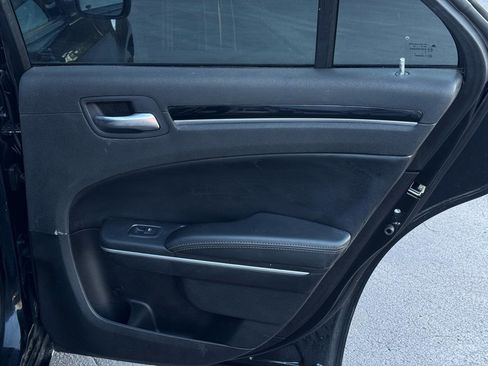 Used 2019 Chrysler 300 S image 18