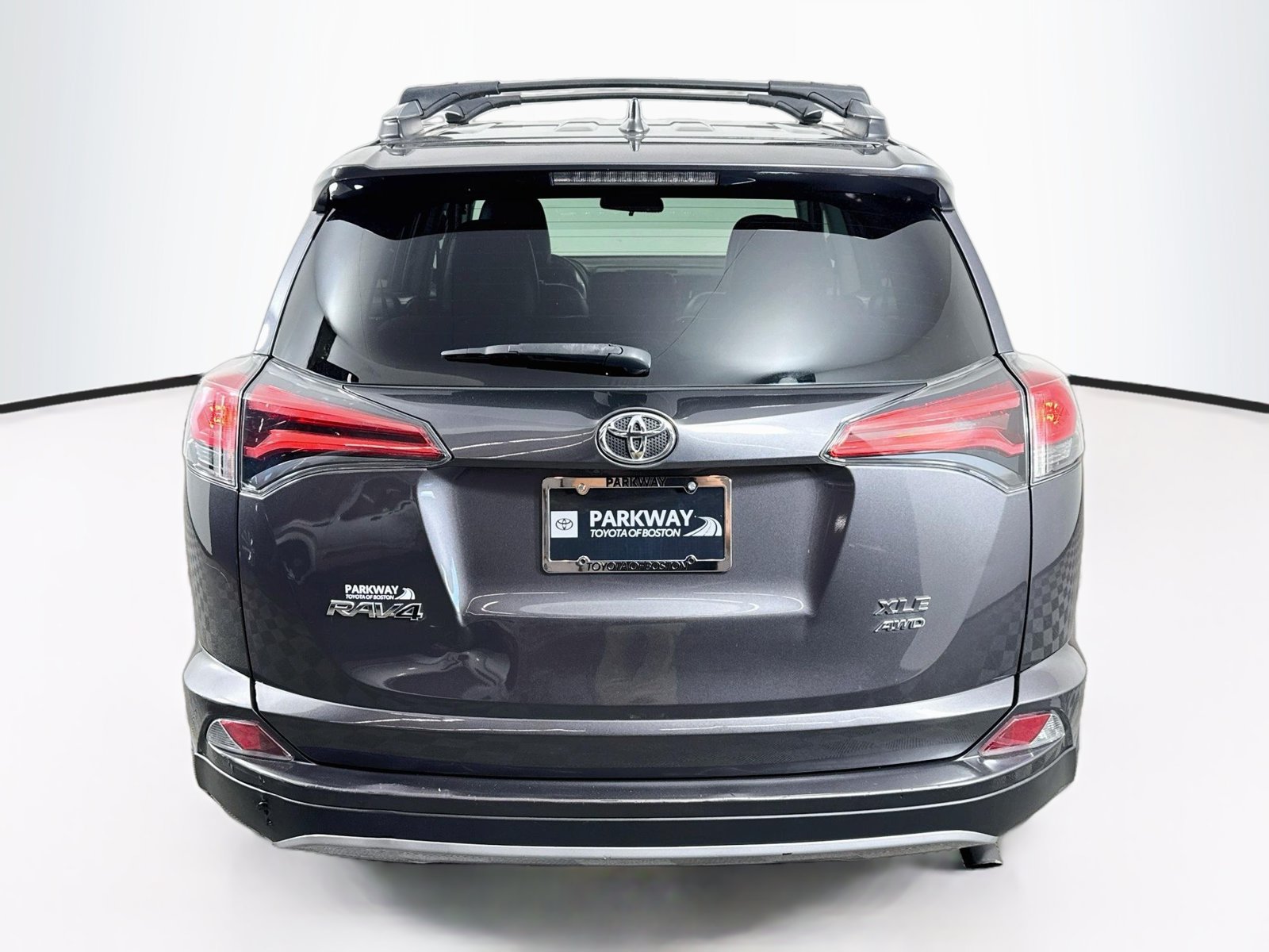 Used 2017 Toyota RAV4 XLE AWD/4WD image 5