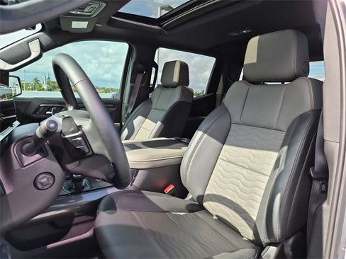 Used 2025 Chevrolet Silverado 1500 ZR2 w/ Technology Package image 14