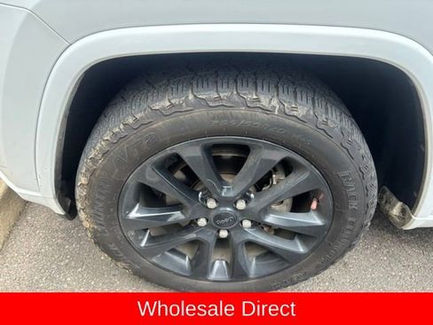 Used 2017 Jeep Grand Cherokee Altitude AWD/4WD image 3