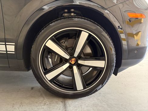 Certified 2026 Porsche Cayenne AWD/4WD image 19