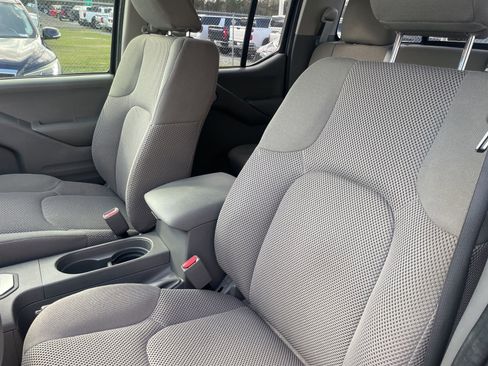 Used 2021 Nissan Frontier SV w/ Midnight Edition Floor Mats image 8