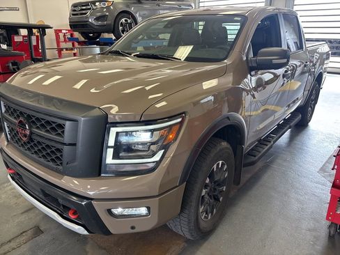 Used 2023 Nissan Titan PRO-4X w/ Pro-4x Convenience Package image 6