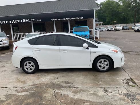 Used 2015 Toyota Prius Three FWD image 2