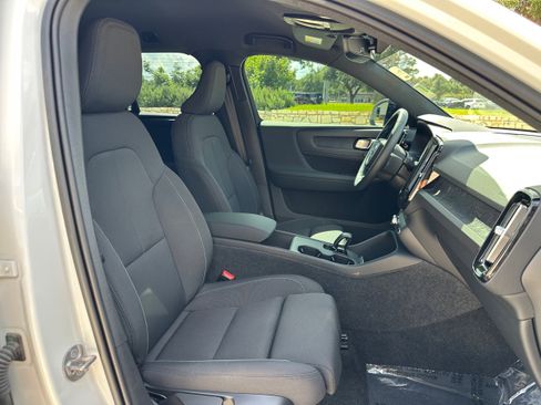 Certified 2025 Volvo EX40 Core AWD/4WD image 11