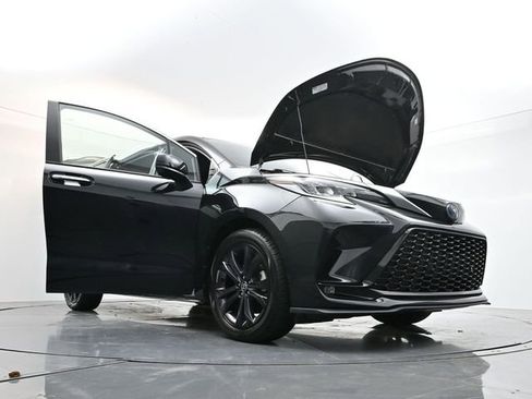 Used 2023 Toyota Sienna XSE image 50