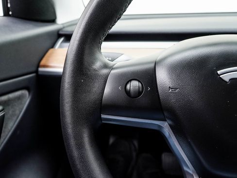 Used 2019 Tesla Model 3 Mid Range image 29