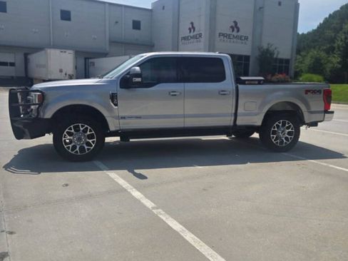 Used 2022 Ford F250 Lariat w/ Lariat Value Package AWD/4WD image 6