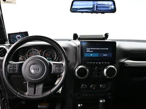 Used 2016 Jeep Wrangler Unlimited Rubicon w/ Connectivity Group AWD/4WD image 11