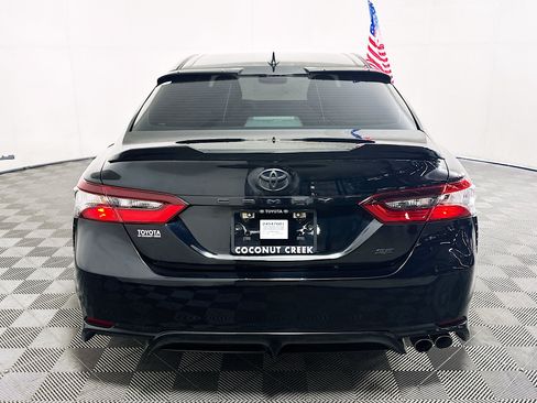 Used 2021 Toyota Camry SE w/ Convenience Package FWD image 4