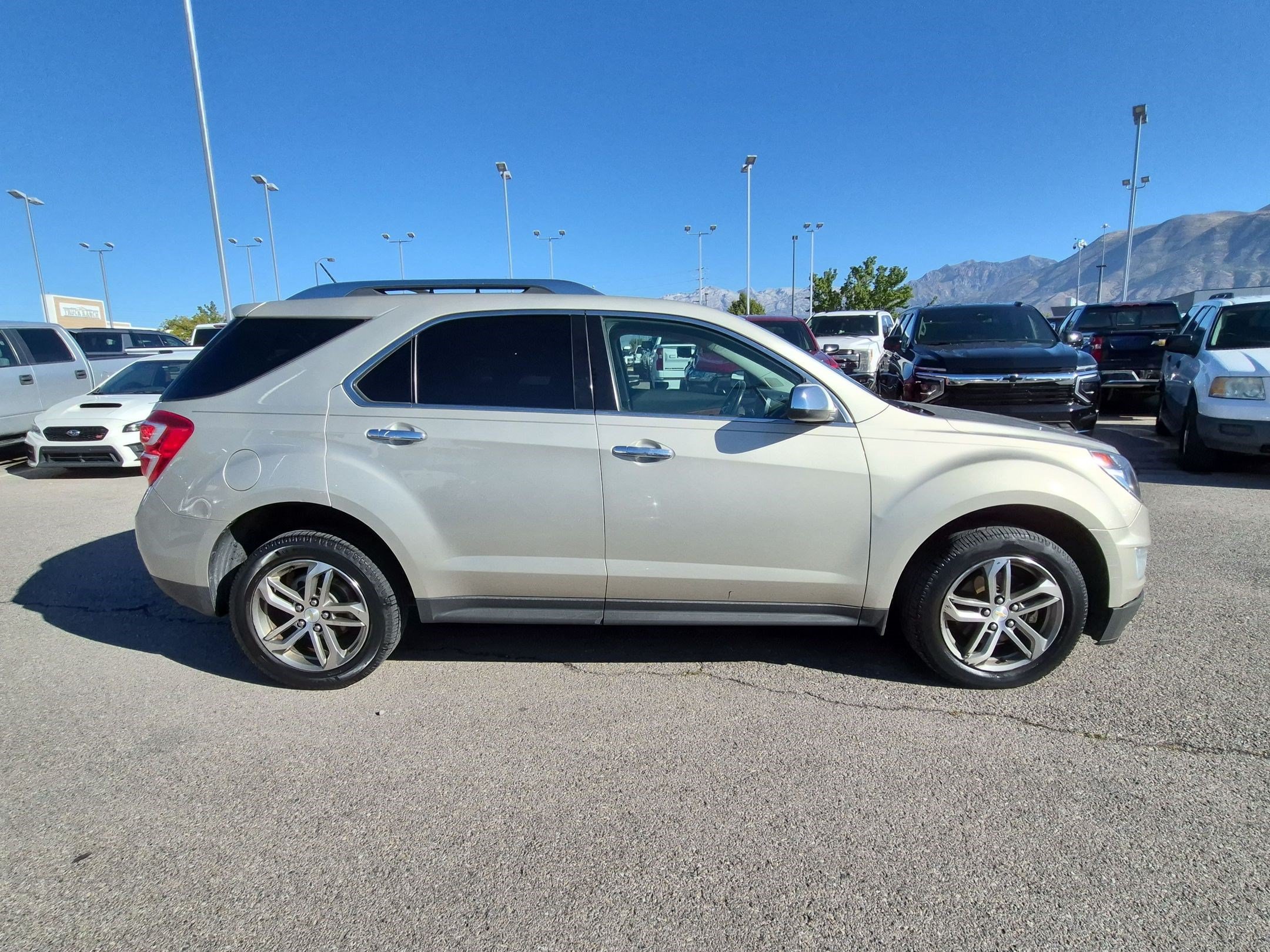 Used 2016 Chevrolet Equinox LTZ w/ Enhanced Convenience Package FWD image 2