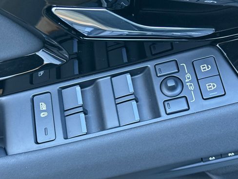 Used 2024 Land Rover Range Rover Evoque Dynamic SE image 22