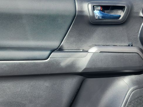 Used 2023 Toyota Tacoma TRD Off-Road image 6