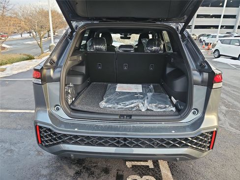 New 2026 Volkswagen Tiguan SE R-Line image 5