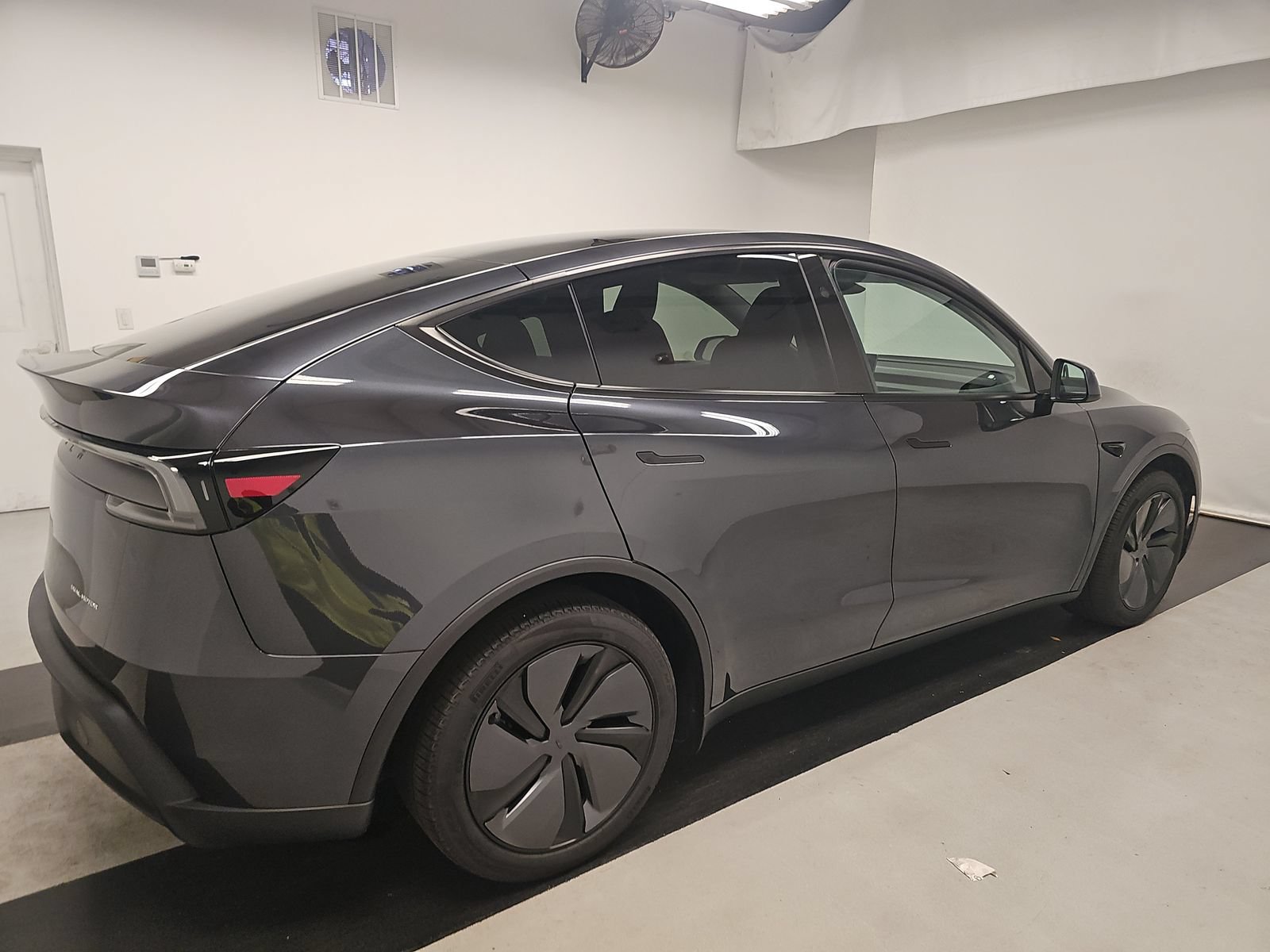 Used 2026 Tesla Model Y Long Range AWD/4WD image 4