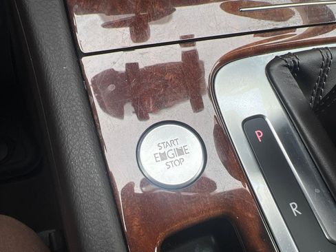 Used 2014 Volkswagen Touareg VR6 AWD/4WD image 24