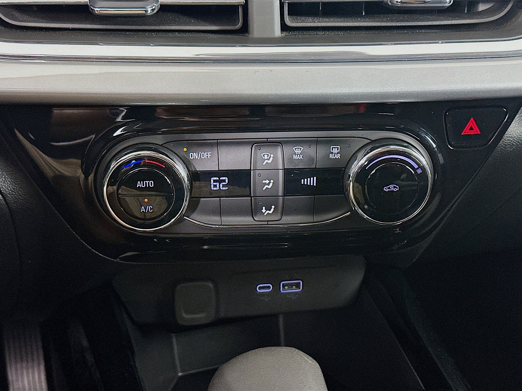 Used 2025 Chevrolet Trax LT FWD image 23