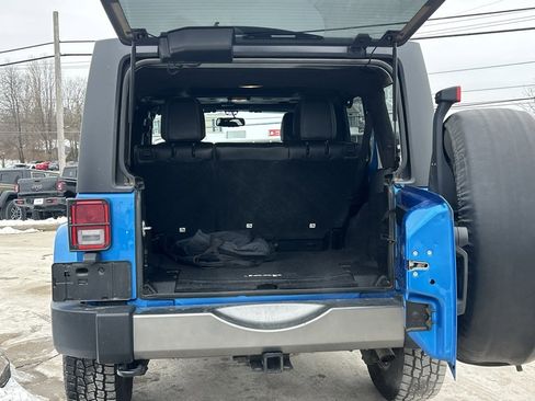 Used 2014 Jeep Wrangler Unlimited Freedom Edition image 7