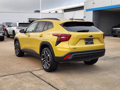 Certified 2024 Chevrolet Trax RS w/ Driver Confidence Package image 8