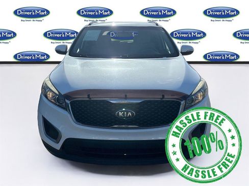 Used 2017 Kia Sorento LX w/ LX Convenience Package image 2