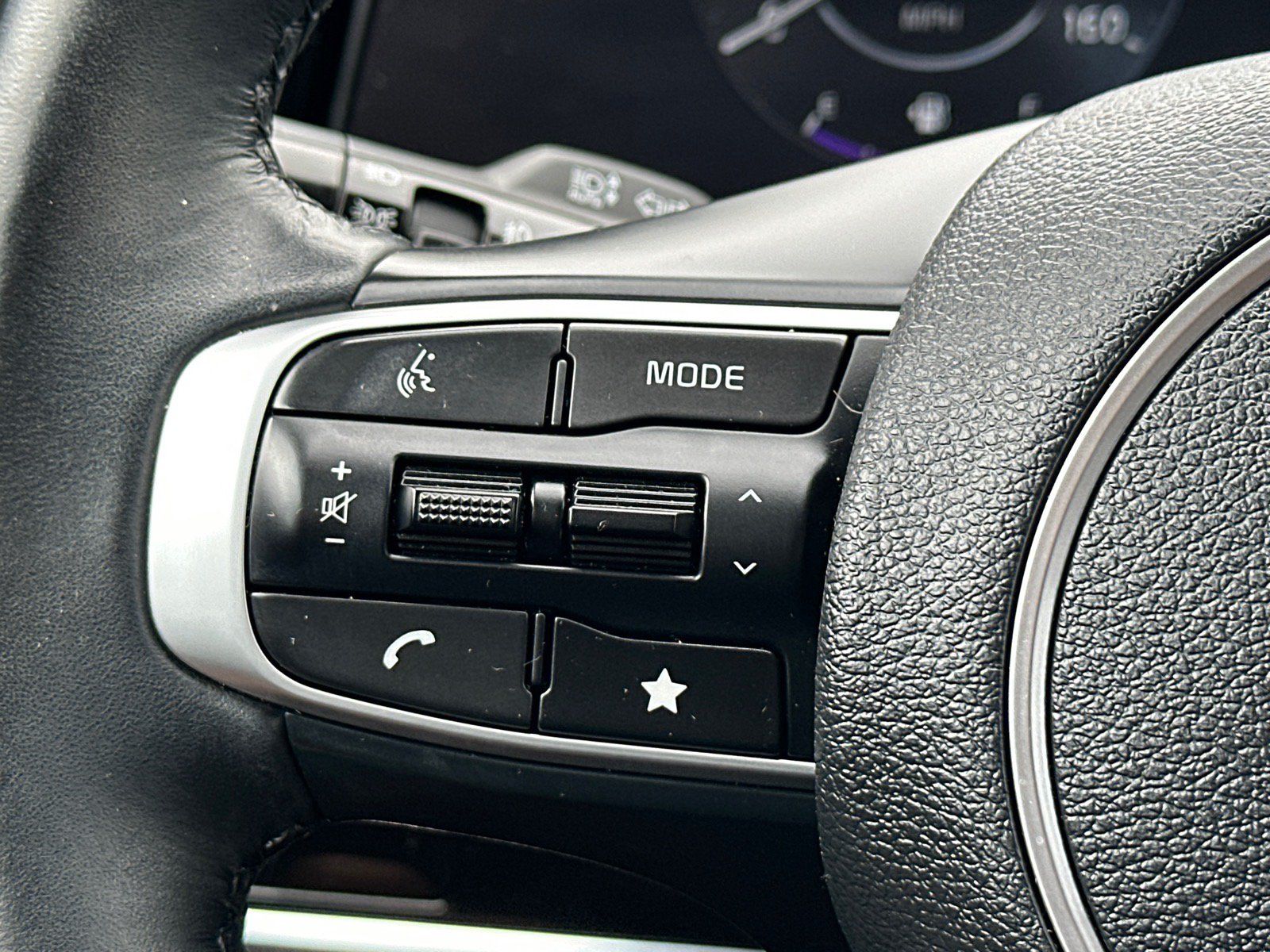 Certified 2025 Kia Sportage SX FWD image 13