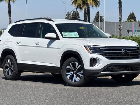 New 2026 Volkswagen Atlas SE FWD image 2