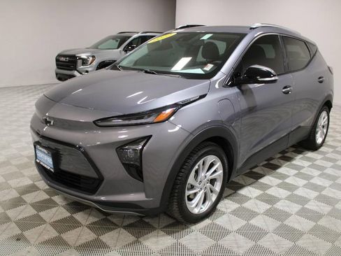 Used 2022 Chevrolet Bolt EUV LT w/ Driver Confidence Package image 5