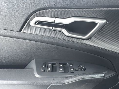 Used 2023 Kia Sportage LX image 19