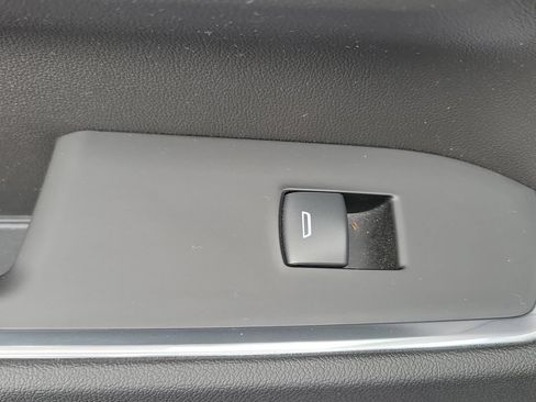 Used 2023 Chevrolet Silverado 1500 LT AWD/4WD image 18