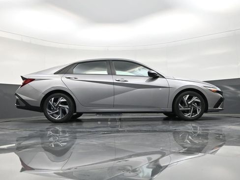 Used 2025 Hyundai Elantra Sport image 26
