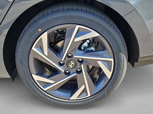 New 2026 Hyundai Elantra Limited FWD image 10