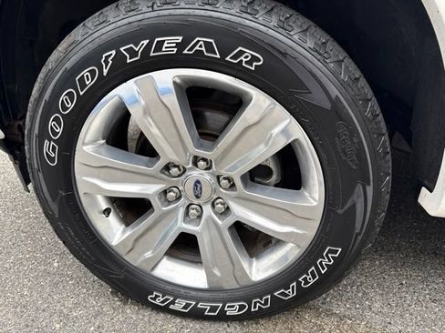 Used 2019 Ford F150 Platinum w/ Equipment Group 701A Luxury AWD/4WD image 18