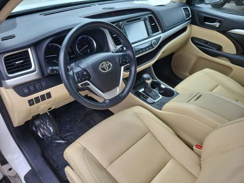 Used 2018 Toyota Highlander XLE image 22