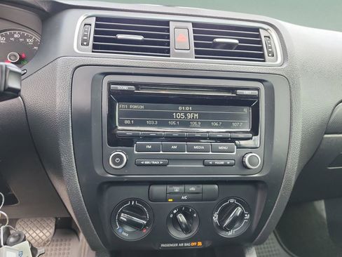 Used 2013 Volkswagen Jetta S image 11