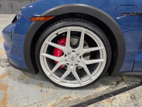 Used 2023 Porsche Taycan 4S AWD/4WD image 25