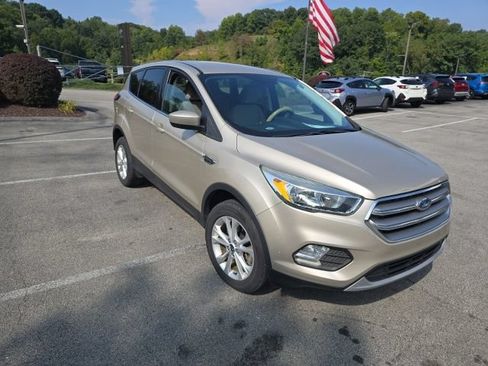 Used 2017 Ford Escape SE w/ SE Cold Weather Package AWD/4WD image 7
