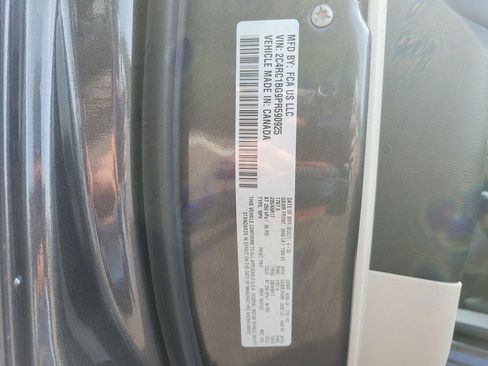 Used 2023 Chrysler Pacifica Touring-L FWD image 14