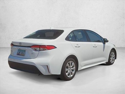 Used 2025 Toyota Corolla LE FWD image 5