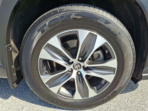 Used 2021 Toyota Highlander XLE image 9