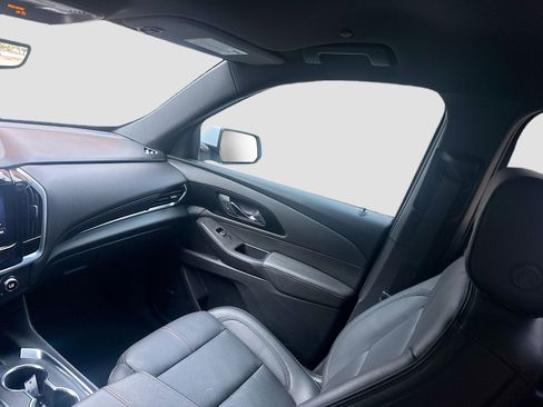 Used 2022 Chevrolet Traverse RS image 24