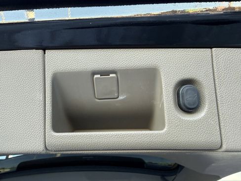 Used 2015 Chevrolet Suburban LTZ image 14