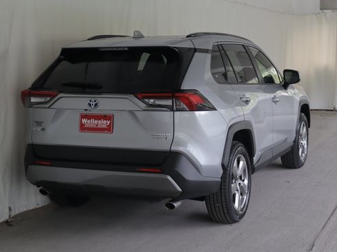 Used 2019 Toyota RAV4 Limited AWD/4WD image 8