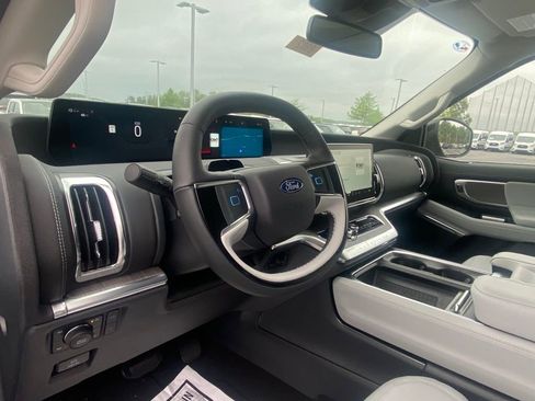 New 2025 Ford Expedition Platinum w/ Platinum Ultimate Package AWD/4WD image 9