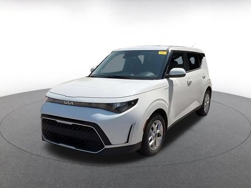 Used 2025 Kia Soul LX w/ LX Technology Package FWD image 6