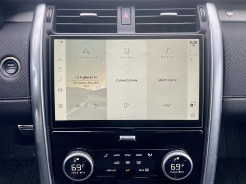 Certified 2024 Land Rover Discovery Dynamic SE image 19