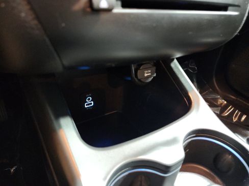 Used 2019 Dodge Journey SE FWD image 17