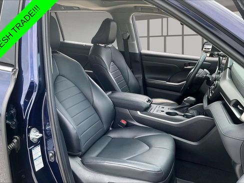 Used 2021 Toyota Highlander XLE AWD/4WD image 30