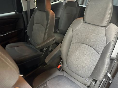 Used 2016 Chevrolet Traverse LT w/ Style and Technology Package FWD image 23